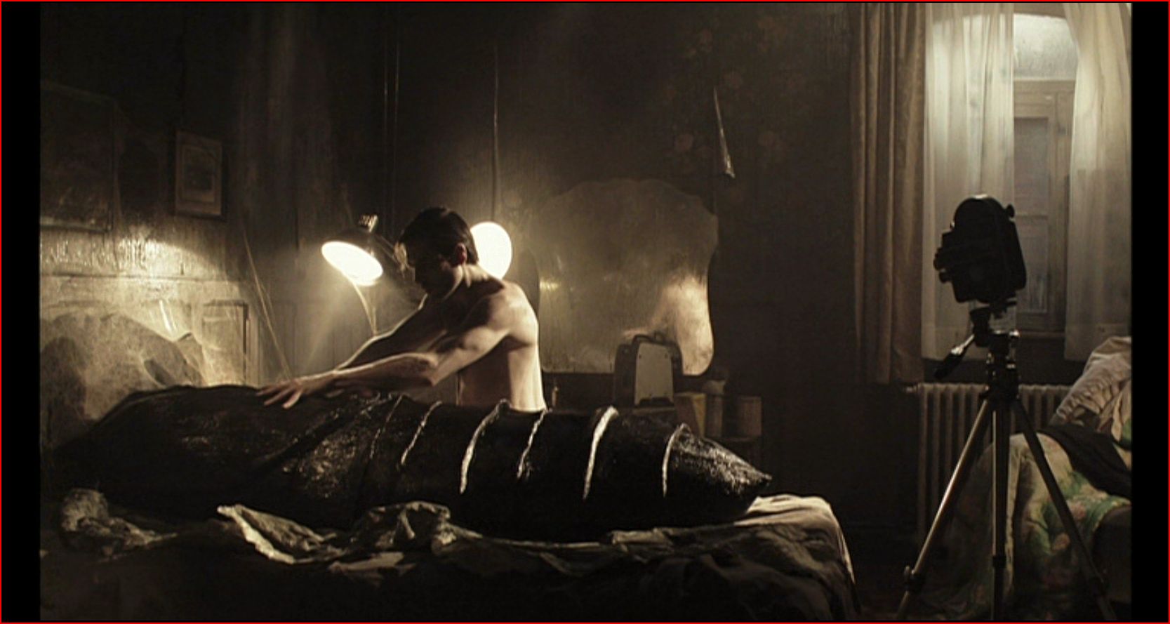 Stillbild 9 ur BLACK NIGHT (NUIT NOIRE)