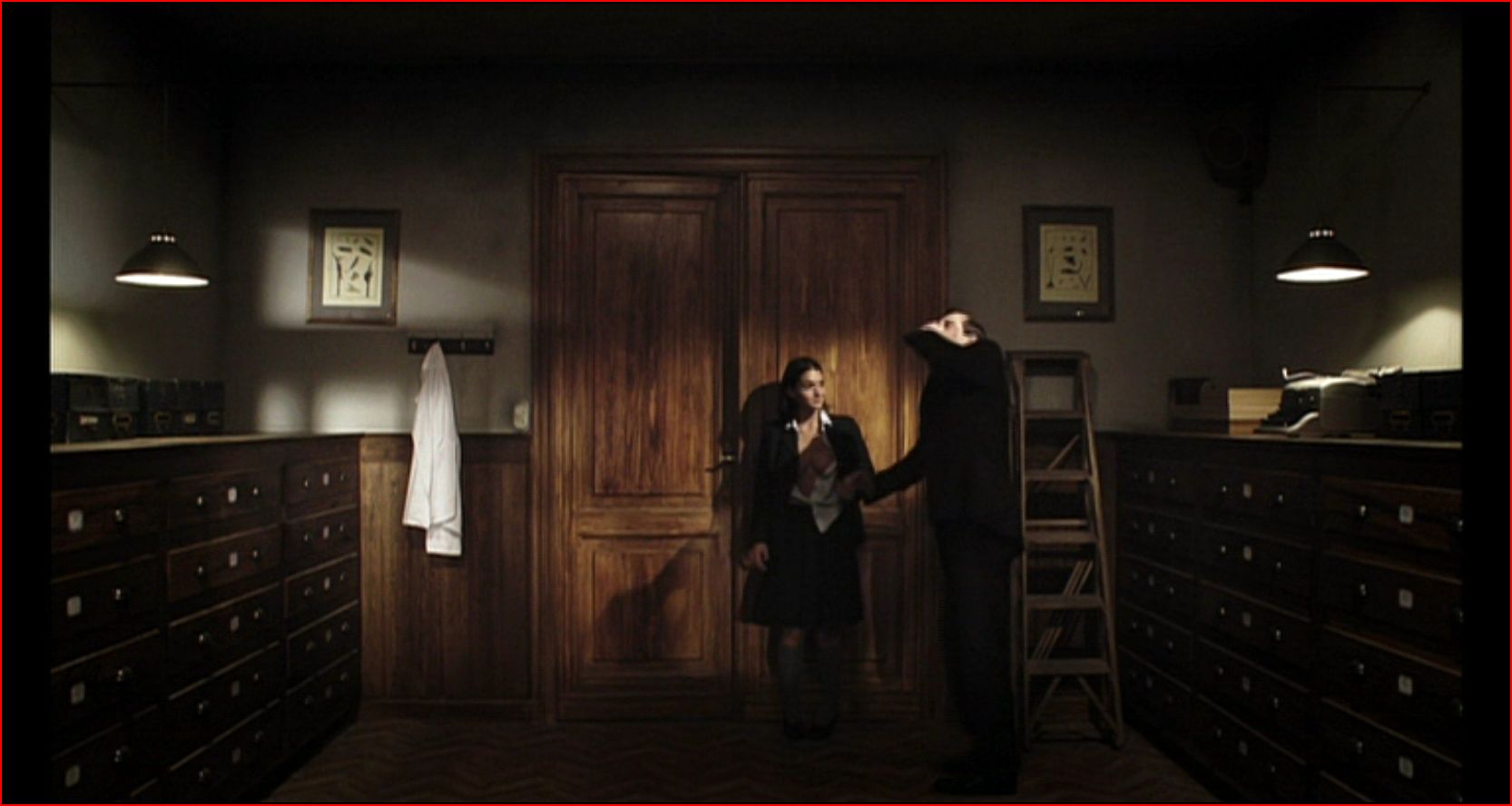 Stillbild 10 ur BLACK NIGHT (NUIT NOIRE)