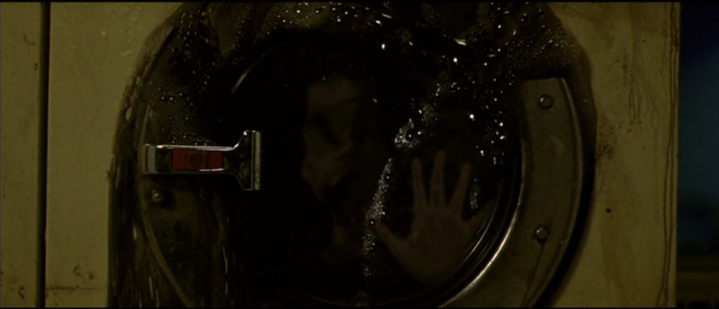 Stillbild 8 ur DARK WATER