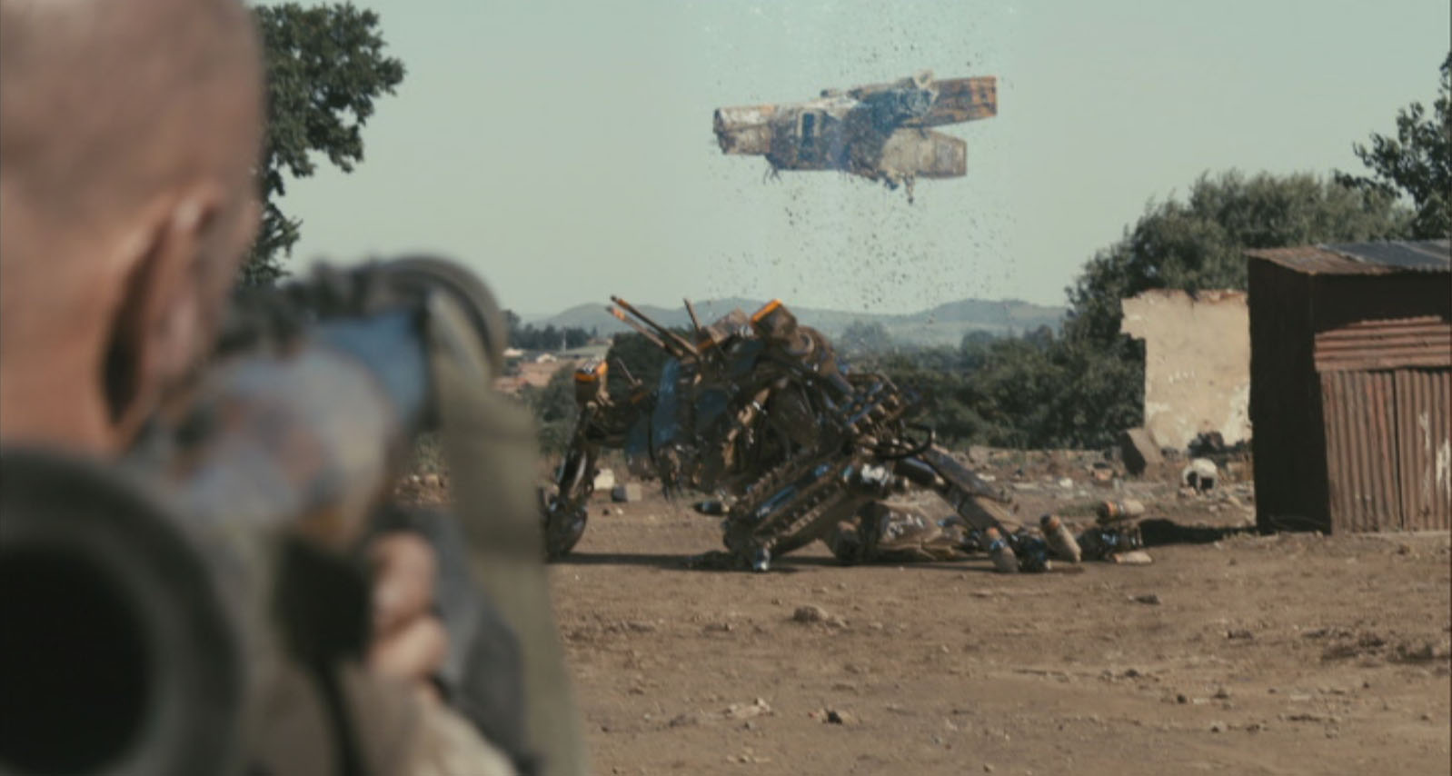 Stillbild 10 ur DISTRICT 9