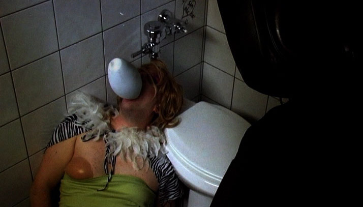 Stillbild 8 ur GUTTERBALLS - EN BLADNING AV SPLATTER OCH SLASHER!