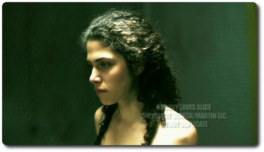 Stillbild 3 ur NOBODY LOVES ALICE
