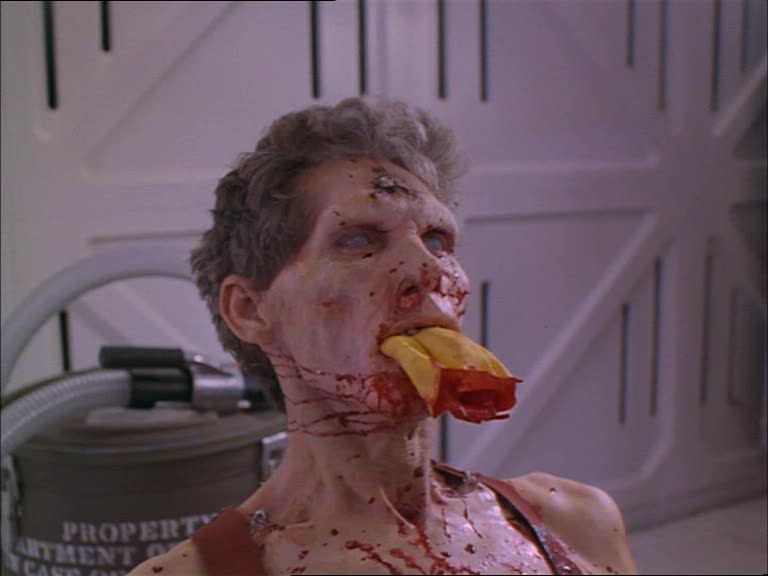 Stillbild 2 ur RETURN OF THE LIVING DEAD 3