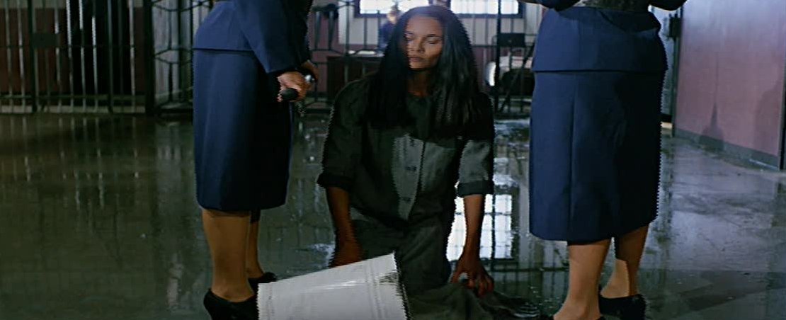 Stillbild 7 ur VIOLENCE IN A WOMENS PRISON